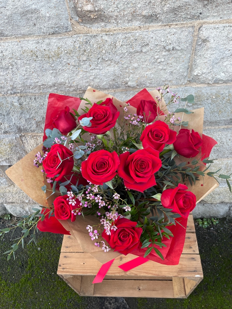 Valentine's Day Luxury 12 Red Rose Bouquet