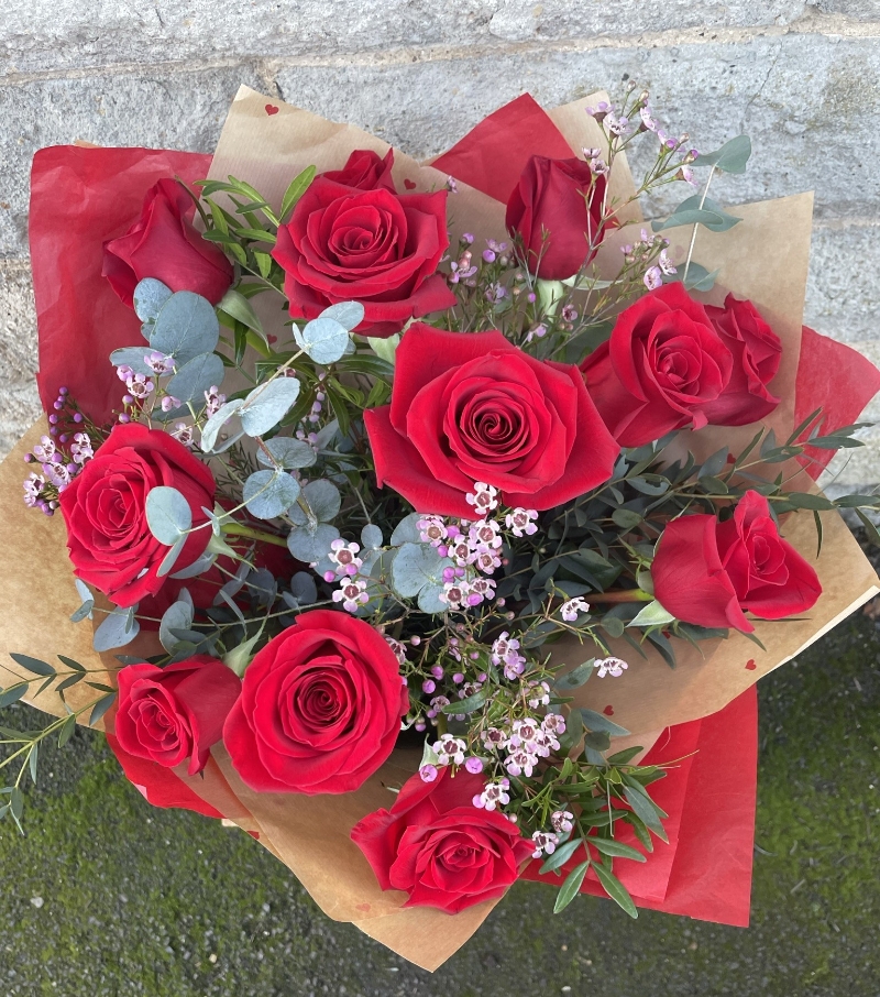 Valentine's Day Luxury 12 Red Rose Bouquet