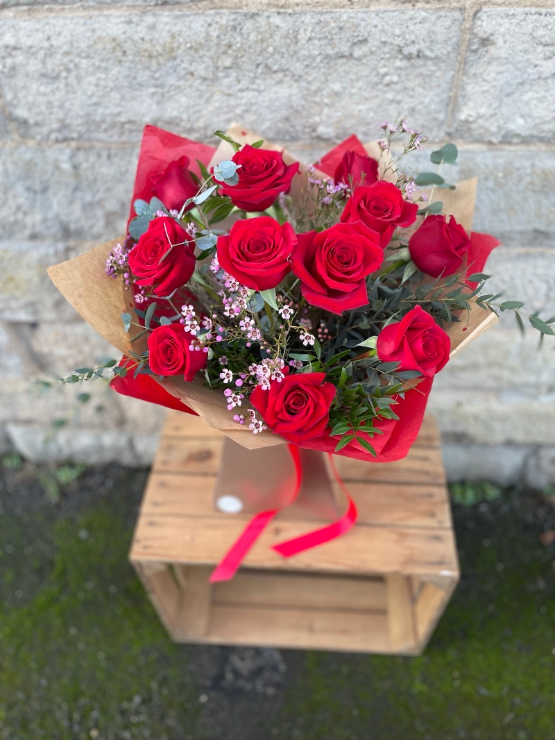 Valentine's Day Luxury 12 Red Rose Bouquet