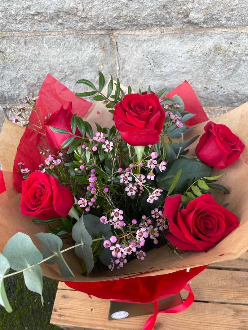 Valentine's Day Luxury 6 Red Rose Bouquet